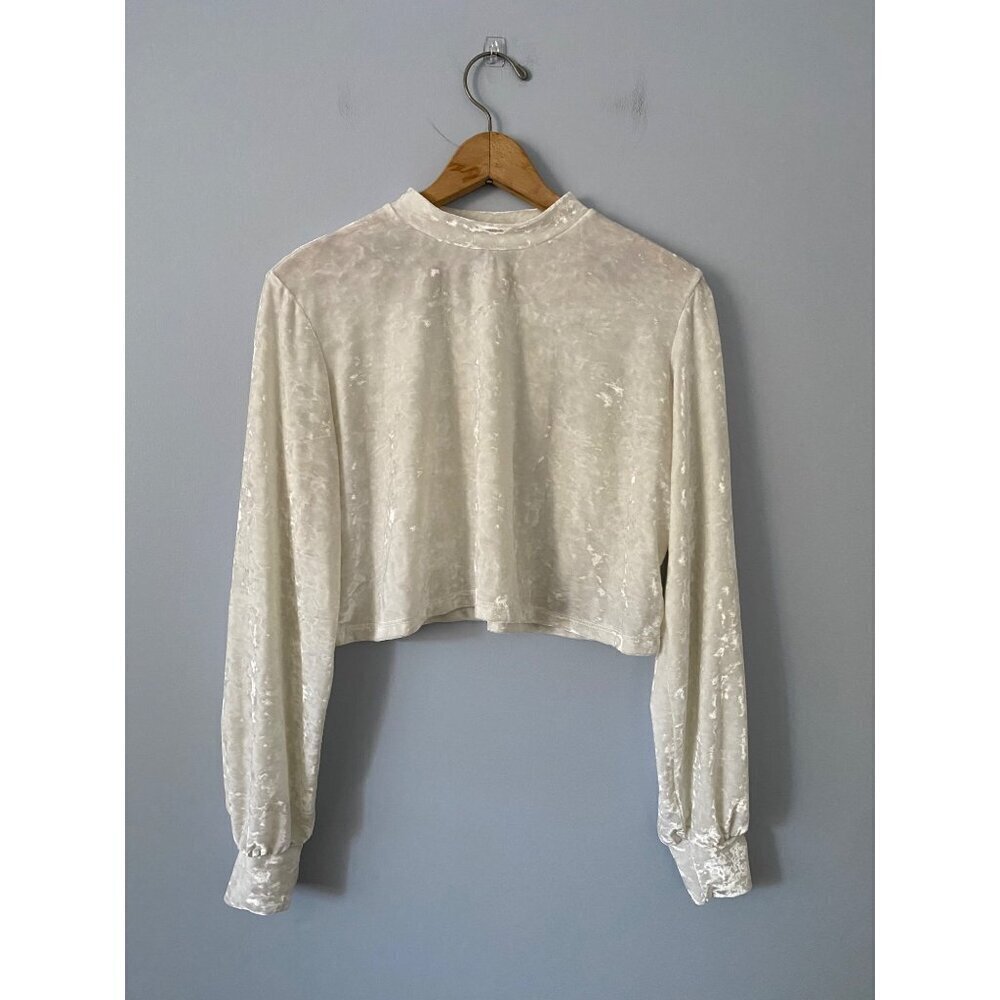 Onzie Women's Size S/M White Long Sleeve Velvet Crewneck Crop Top